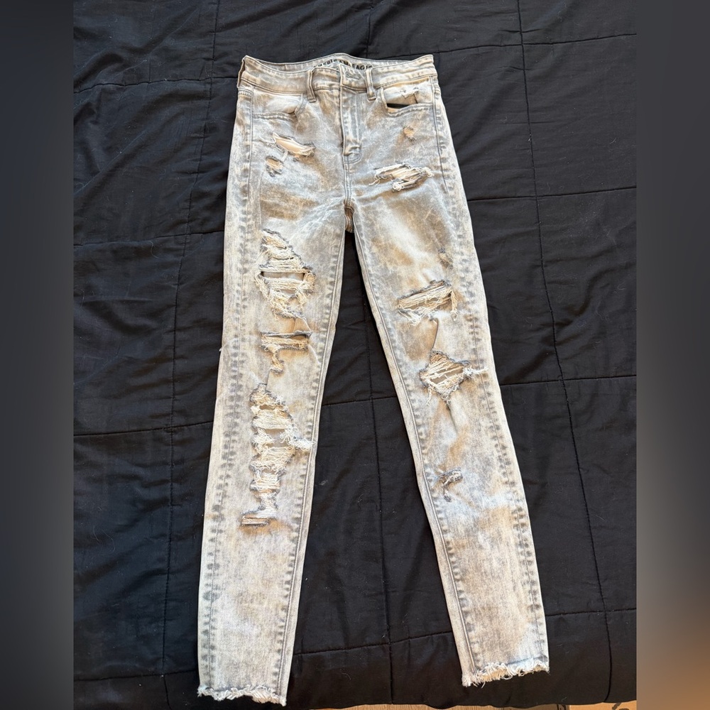 American Eagle Outfitters Light Gray Distressed Skinny Jeans